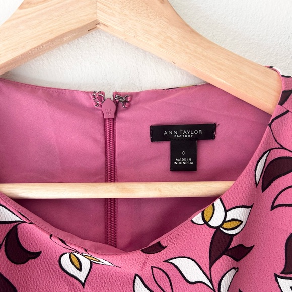 🌸 Ann Taylor Size 0 Pink A-Line Midi Dress – Scoop Neck | Maroon & White Print - Picture 2 of 8